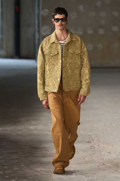 Look 43